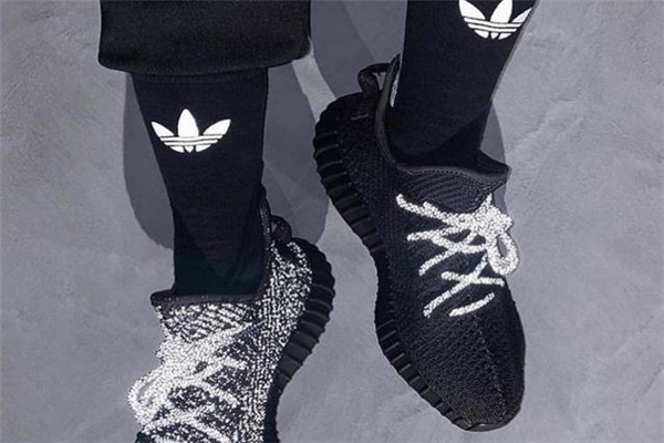 yeezy350黑天使搭配什么褲子好看 椰子黑天使配什么襪子 yeezy350黑天使搭配什么褲子好看 椰子黑天使配什么襪子
