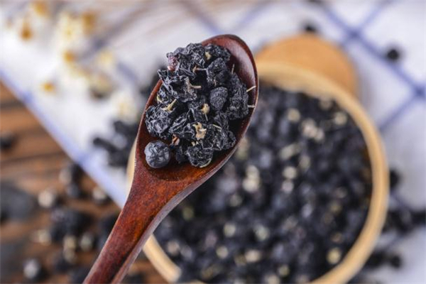 黑枸杞泡水喝會長胖嗎 減肥可以喝黑枸杞水嗎 黑枸杞泡水喝會長胖嗎 減肥可以喝黑枸杞水嗎