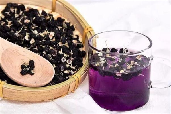 黑枸杞泡水晚上能喝嗎 黑枸杞晚上喝還是早上喝好 黑枸杞泡水晚上能喝嗎 黑枸杞晚上喝還是早上喝好
