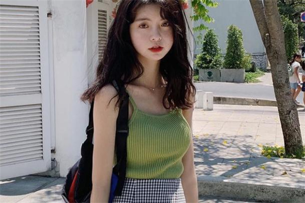 2019流行什么顏色吊帶 吊帶背心花樣搭配 2019流行什么顏色吊帶 吊帶背心花樣搭配