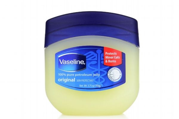 凡士林去眼袋嗎 凡士林的美容小妙用 凡士林去眼袋嗎 凡士林的美容小妙用