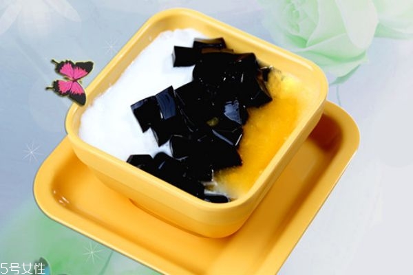 龜苓膏粉是什么做的 如何辨別龜苓膏粉的好壞 龜苓膏粉是什么做的 如何辨別龜苓膏粉的好壞