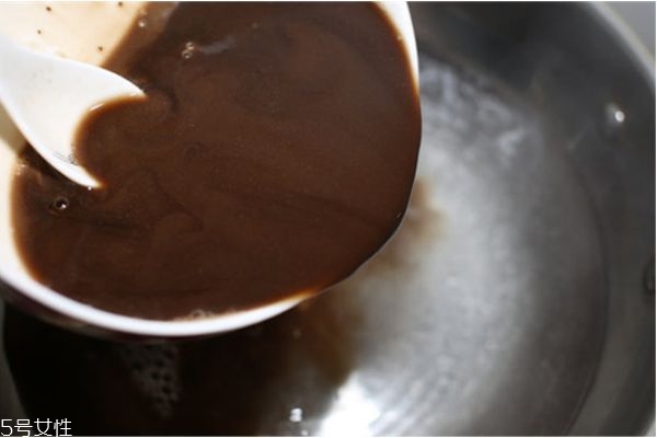 龜苓膏粉是什么做的 如何辨別龜苓膏粉的好壞 龜苓膏粉是什么做的 如何辨別龜苓膏粉的好壞