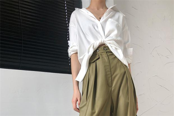 真絲襯衫什么顏色好看 絲綢襯衫時(shí)髦穿搭 真絲襯衫什么顏色好看 絲綢襯衫時(shí)髦穿搭