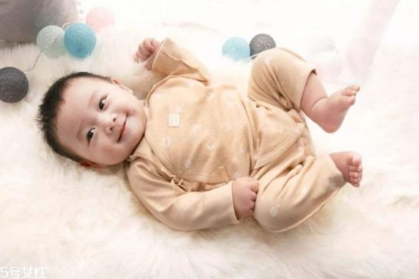 兒童如何護(hù)膚 兒童洗完澡后應(yīng)該做哪些護(hù)理 兒童如何護(hù)膚 兒童洗完澡后應(yīng)該做哪些護(hù)理