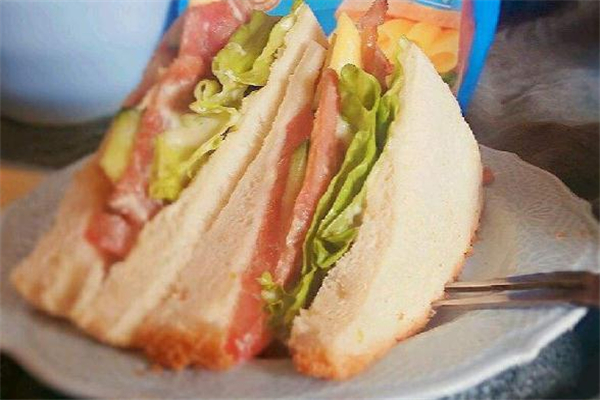 三明治里的雞蛋怎么做 雞蛋三明治的做法 三明治里的雞蛋怎么做 雞蛋三明治的做法