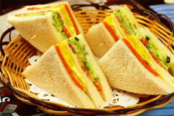 三明治里的雞蛋怎么做 雞蛋三明治的做法 三明治里的雞蛋怎么做 雞蛋三明治的做法