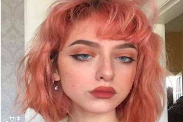 夏天適合染什么顏色 適合夏天染的頭發(fā)顏色 夏天適合染什么顏色 適合夏天染的頭發(fā)顏色