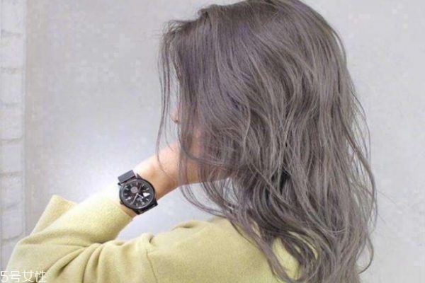 夏天適合染什么顏色 適合夏天染的頭發(fā)顏色 夏天適合染什么顏色 適合夏天染的頭發(fā)顏色