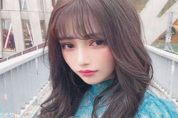 夏天適合染什么顏色 適合夏天染的頭發(fā)顏色 夏天適合染什么顏色 適合夏天染的頭發(fā)顏色