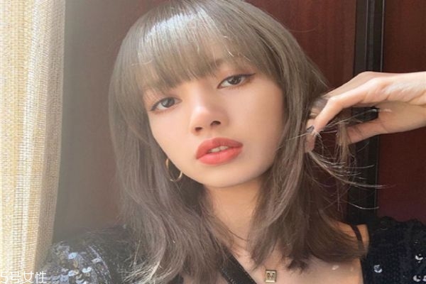 奶茶色頭發(fā)屬于哪個色系 白皙肌膚最適合奶茶色 奶茶色頭發(fā)屬于哪個色系 白皙肌膚最適合奶茶色