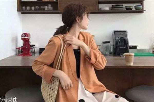 奶茶色頭發(fā)屬于哪個色系 白皙肌膚最適合奶茶色 奶茶色頭發(fā)屬于哪個色系 白皙肌膚最適合奶茶色