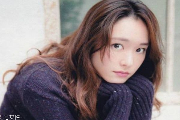 卷發(fā)比直發(fā)顯老嗎 選對(duì)發(fā)型很關(guān)鍵 卷發(fā)比直發(fā)顯老嗎 選對(duì)發(fā)型很關(guān)鍵