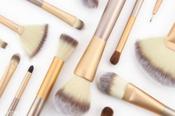 如何挑選化妝刷 化妝刷的選擇 如何挑選化妝刷 化妝刷的選擇
