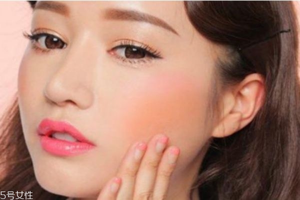 腮紅怎么涂好看 這些腮紅的誤區(qū)要知道 腮紅怎么涂好看 這些腮紅的誤區(qū)要知道