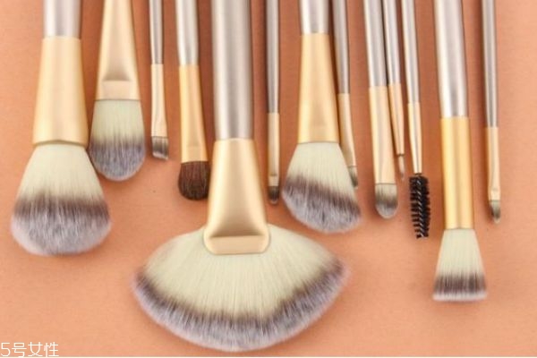 如何挑選化妝刷 化妝刷的選擇 如何挑選化妝刷 化妝刷的選擇