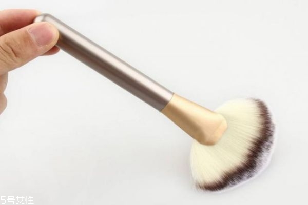如何挑選化妝刷 化妝刷的選擇 如何挑選化妝刷 化妝刷的選擇