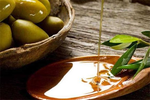 橄欖油過期一個月了還能吃嗎 過期橄欖油吃了會怎樣 橄欖油過期一個月了還能吃嗎 過期橄欖油吃了會怎樣