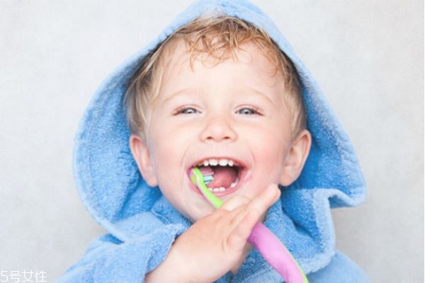含氟牙膏好還是不含氟的好 含氟牙膏對牙齒的作用 含氟牙膏好還是不含氟的好 含氟牙膏對牙齒的作用