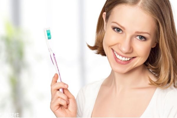 含氟牙膏好還是不含氟的好 含氟牙膏對牙齒的作用 含氟牙膏好還是不含氟的好 含氟牙膏對牙齒的作用