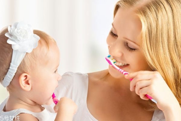 含氟牙膏好還是不含氟的好 含氟牙膏對牙齒的作用 含氟牙膏好還是不含氟的好 含氟牙膏對牙齒的作用