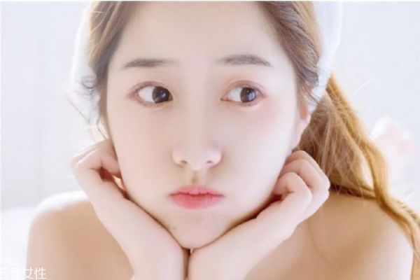 乳液沒干就上粉底嗎 涂完乳液多久涂粉底液 乳液沒干就上粉底嗎 涂完乳液多久涂粉底液