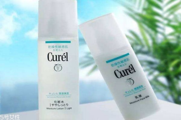 只用乳液不用水可以嗎 爽膚水和乳液哪個(gè)重要 只用乳液不用水可以嗎 爽膚水和乳液哪個(gè)重要