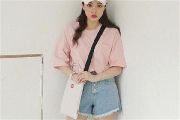粉色t恤怎么搭配 粉色t恤夏日穿搭圖片 粉色t恤怎么搭配 粉色t恤夏日穿搭圖片