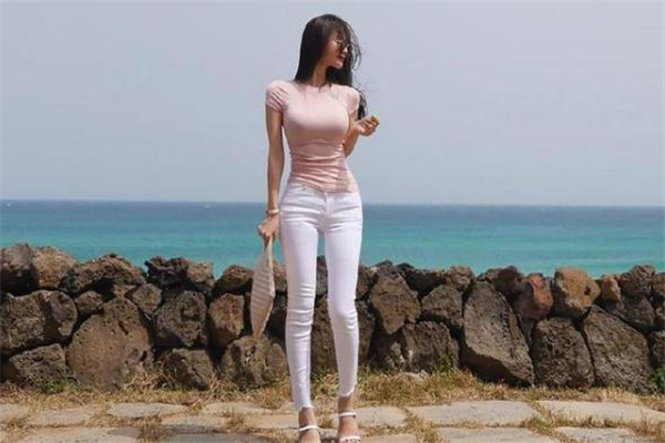 粉色t恤怎么搭配 粉色t恤夏日穿搭圖片 粉色t恤怎么搭配 粉色t恤夏日穿搭圖片