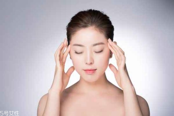 眼霜什么時(shí)候使用 眼霜的正確使用時(shí)間早晚 眼霜什么時(shí)候使用 眼霜的正確使用時(shí)間早晚