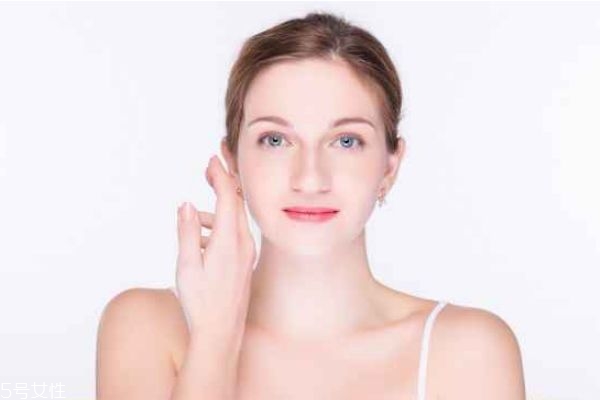 眼霜什么時(shí)候使用 眼霜的正確使用時(shí)間早晚 眼霜什么時(shí)候使用 眼霜的正確使用時(shí)間早晚