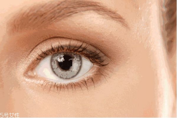 眼霜什么時(shí)候使用 眼霜的正確使用時(shí)間早晚 眼霜什么時(shí)候使用 眼霜的正確使用時(shí)間早晚