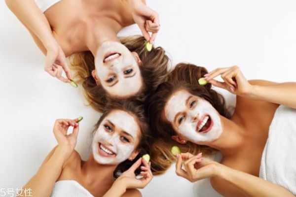 面膜敷的時間過長有什么影響 做面膜的最佳時間 面膜敷的時間過長有什么影響 做面膜的最佳時間