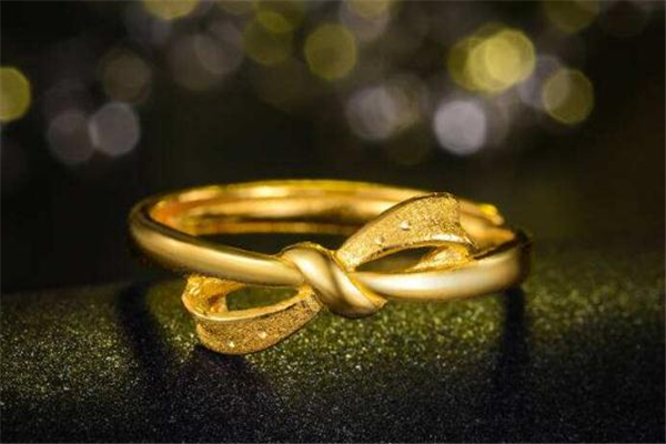 黃金戒指是按克賣的嗎 黃金戒指按克還是按件買劃算 黃金戒指是按克賣的嗎 黃金戒指按克還是按件買劃算