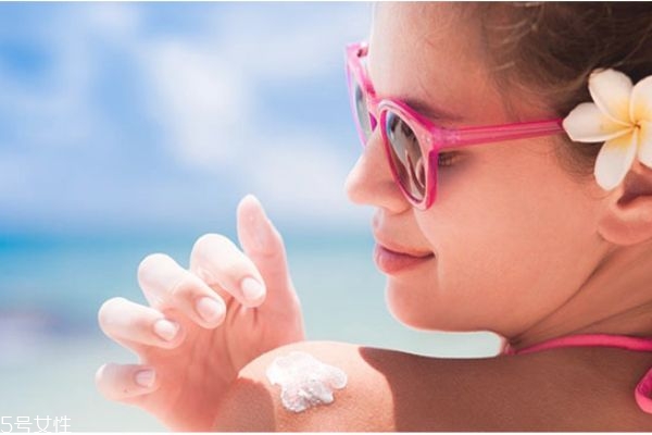 化妝品先用隔離還是先用防曬 先抹隔離還是先抹防曬 化妝品先用隔離還是先用防曬 先抹隔離還是先抹防曬