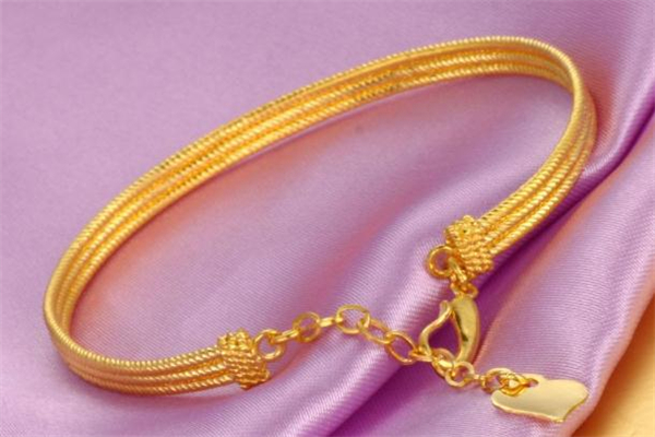 黃金手鐲死圈和活圈哪個好 黃金手鐲死扣好還是調(diào)松緊好 黃金手鐲死圈和活圈哪個好 黃金手鐲死扣好還是調(diào)松緊好