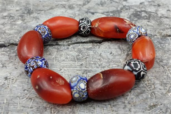 南紅瑪瑙需要上油嗎 南紅瑪瑙要用油保養(yǎng)嗎 南紅瑪瑙需要上油嗎 南紅瑪瑙要用油保養(yǎng)嗎