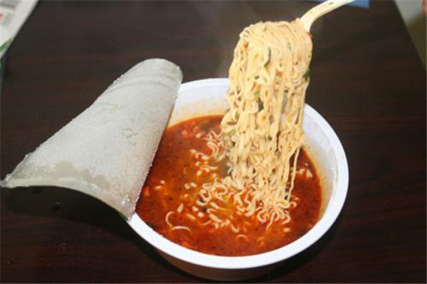 泡面熱量大還是米飯熱量大 泡面和米飯哪個熱量大 泡面熱量大還是米飯熱量大 泡面和米飯哪個熱量大