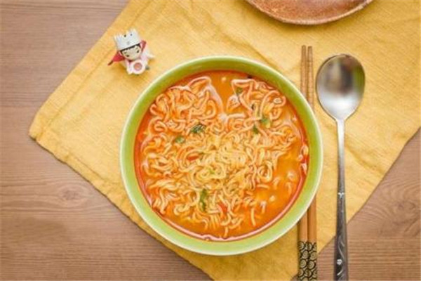 泡面熱量大還是米飯熱量大 泡面和米飯哪個熱量大 泡面熱量大還是米飯熱量大 泡面和米飯哪個熱量大