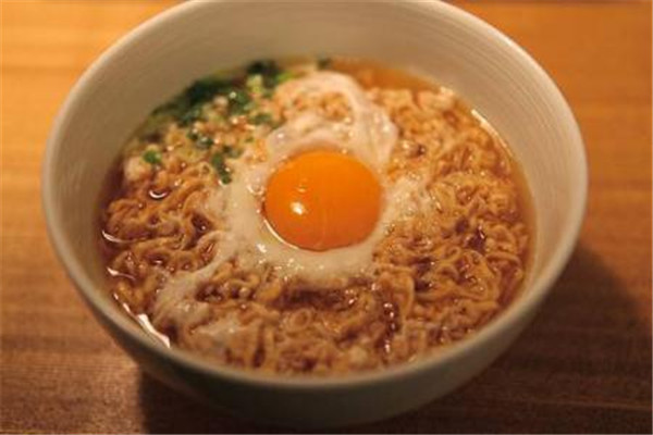 泡面一個(gè)月可以吃幾次 泡面建議還是少吃為好 泡面一個(gè)月可以吃幾次 泡面建議還是少吃為好