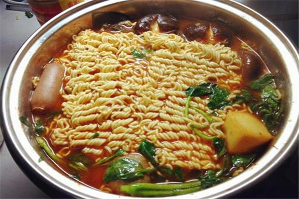 泡面一個(gè)月可以吃幾次 泡面建議還是少吃為好 泡面一個(gè)月可以吃幾次 泡面建議還是少吃為好