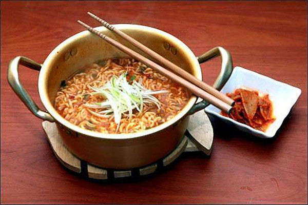 泡面一個(gè)月可以吃幾次 泡面建議還是少吃為好 泡面一個(gè)月可以吃幾次 泡面建議還是少吃為好