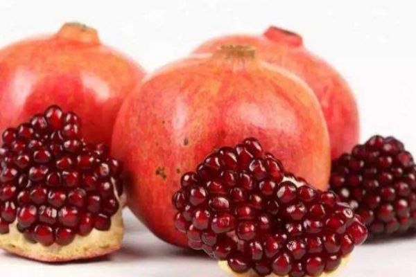 石榴有什么營(yíng)養(yǎng)價(jià)值呢 吃石榴有什么好處呢 石榴有什么營(yíng)養(yǎng)價(jià)值呢 吃石榴有什么好處呢