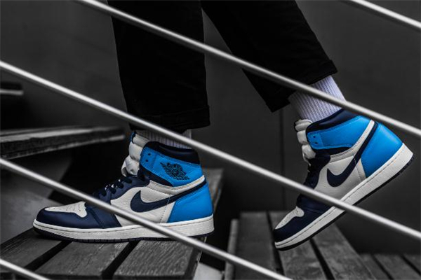 aj1黑曜石北卡藍(lán)開箱測評 aj1北卡藍(lán)黑曜石上腳效果 aj1黑曜石北卡藍(lán)開箱測評 aj1北卡藍(lán)黑曜石上腳效果