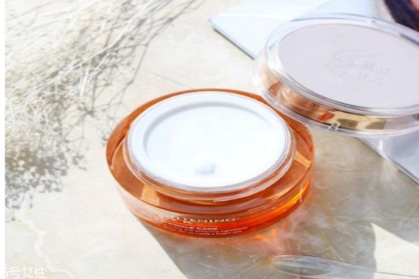 使用素顏霜需要卸妝嗎 素顏霜是護膚品還是化妝品呢 使用素顏霜需要卸妝嗎 素顏霜是護膚品還是化妝品呢