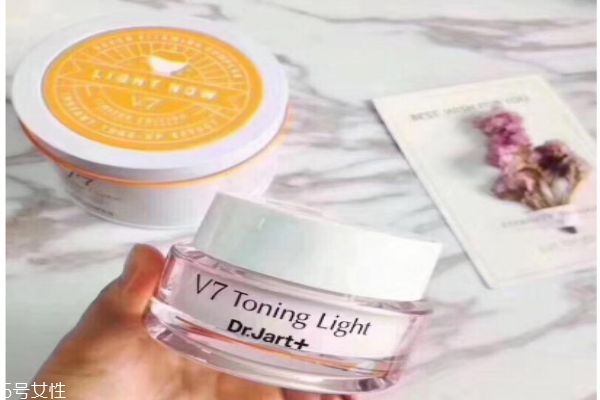 使用素顏霜需要卸妝嗎 素顏霜是護膚品還是化妝品呢 使用素顏霜需要卸妝嗎 素顏霜是護膚品還是化妝品呢