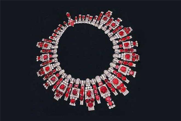 紅寶石和紅剛玉的區(qū)別 紅寶石和紅剛玉哪個好 紅寶石和紅剛玉的區(qū)別 紅寶石和紅剛玉哪個好