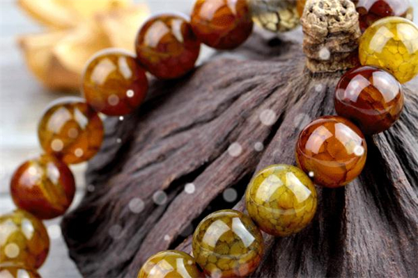 龍紋瑪瑙是人造的嗎 龍紋瑪瑙產(chǎn)地在哪里 龍紋瑪瑙是人造的嗎 龍紋瑪瑙產(chǎn)地在哪里