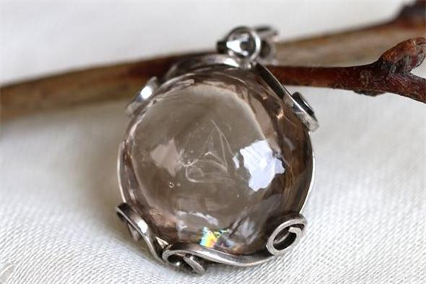 水膽水晶有收藏價(jià)值嗎 水膽水晶值錢嗎 水膽水晶有收藏價(jià)值嗎 水膽水晶值錢嗎