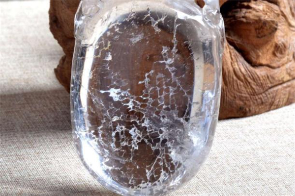 水膽水晶是什么 水膽水晶是怎么形成的 水膽水晶是什么 水膽水晶是怎么形成的